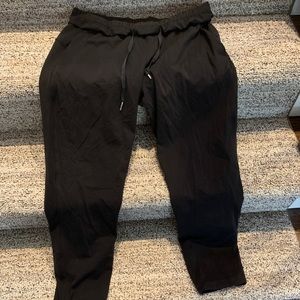 Lululemon on the fly pants